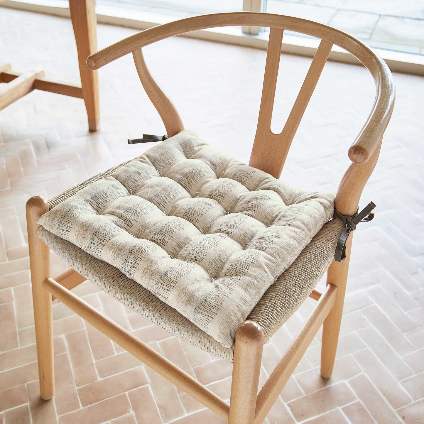 Moya Seat Pad, Charcoal/Canvas Cream