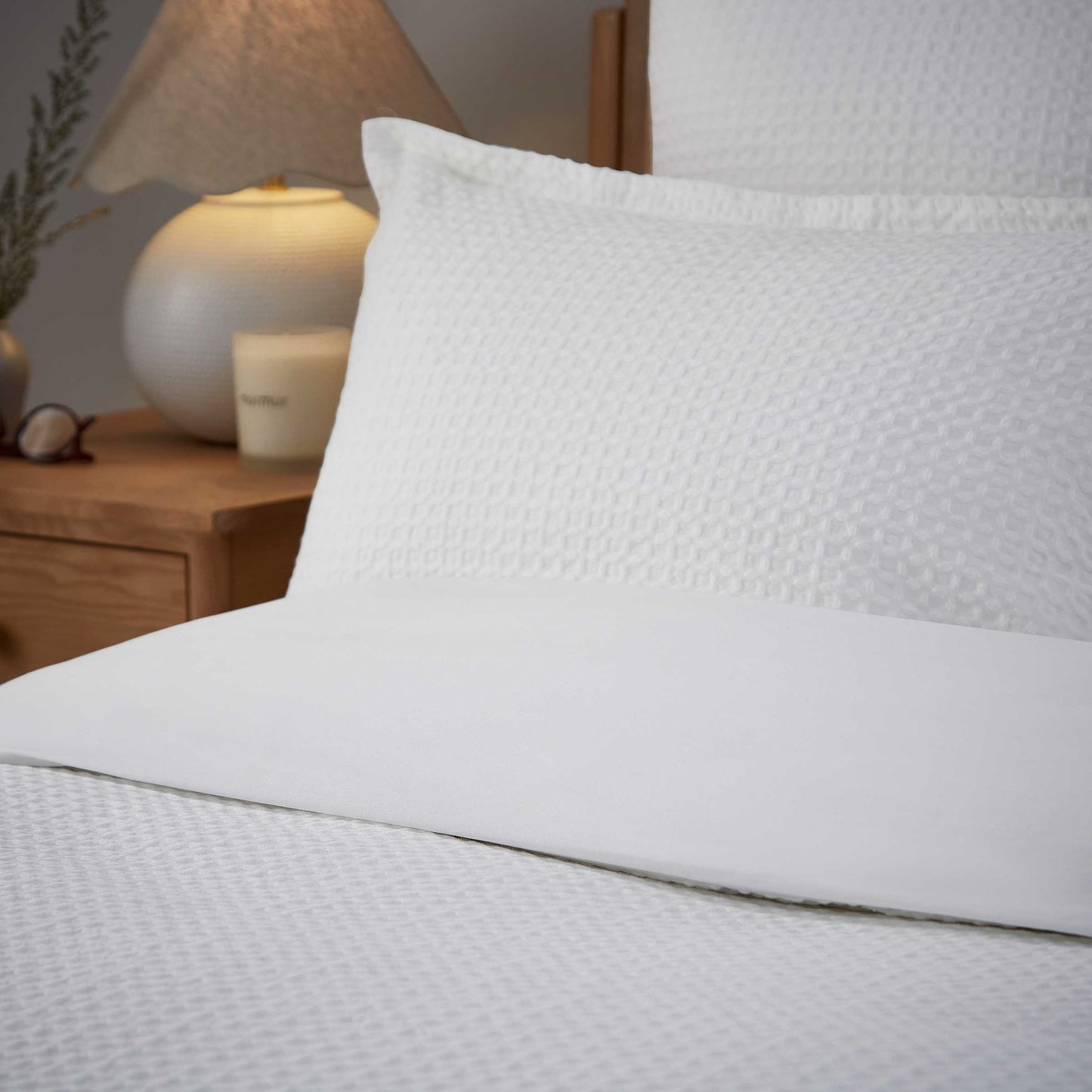 Lida, White