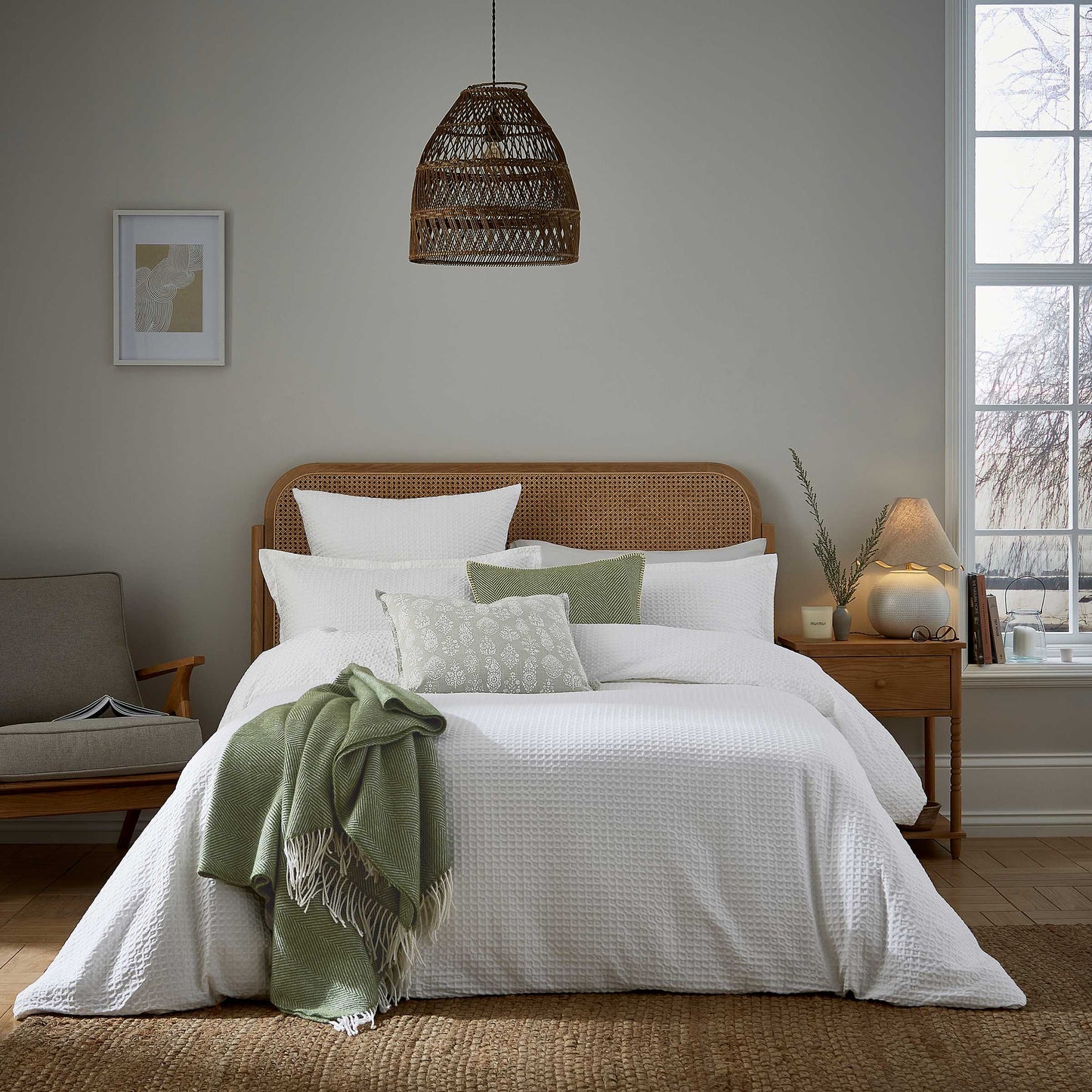 Lida, White