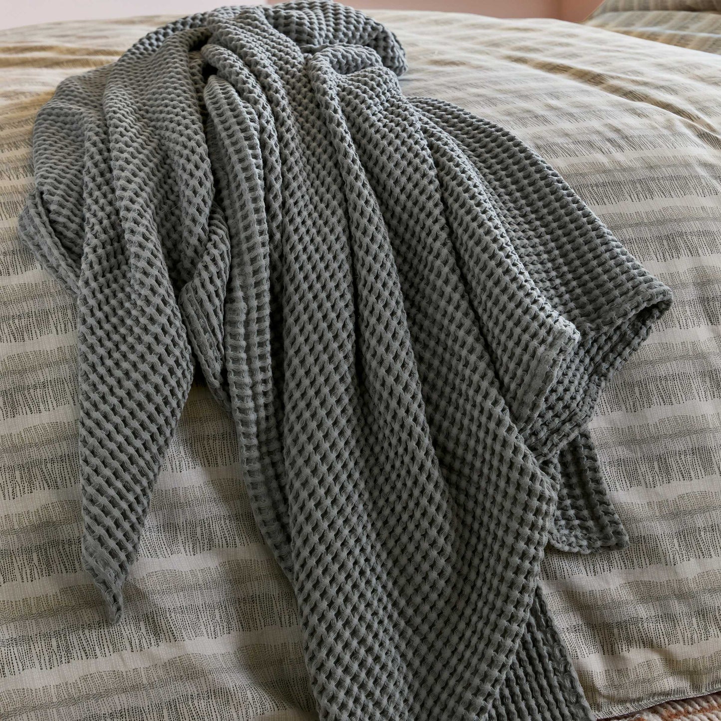 Moya, Charcoal/Canvas Cream