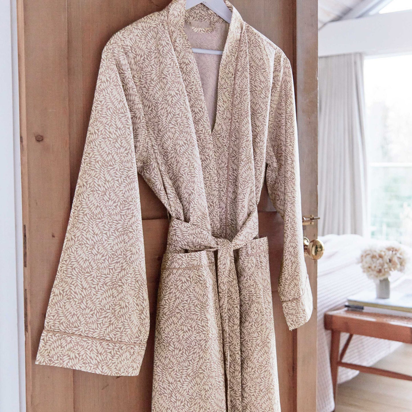 Lea Robe, Mauve