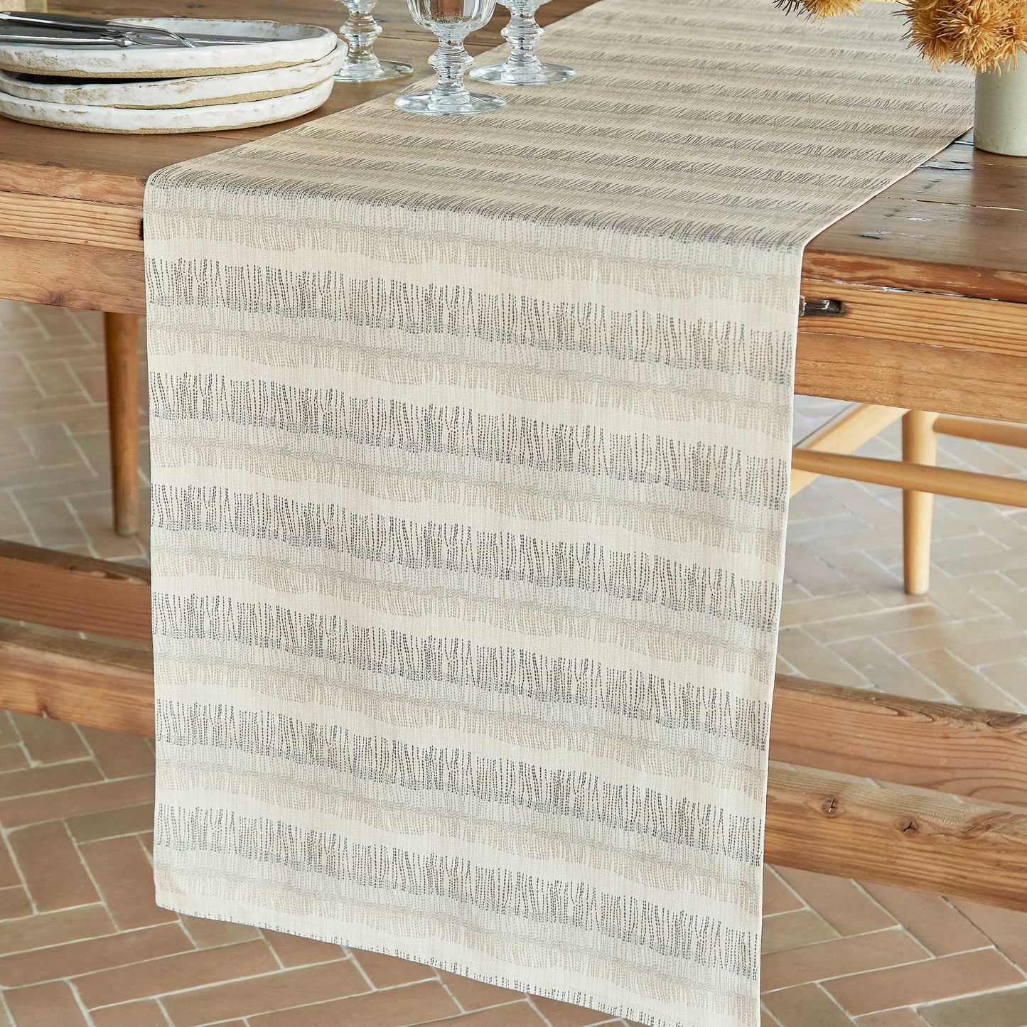 Moya Table Runner, Charcoal/Canvas Cream