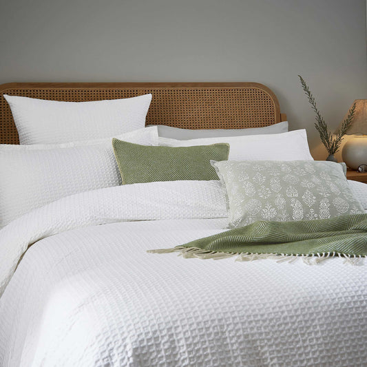 Lida, White