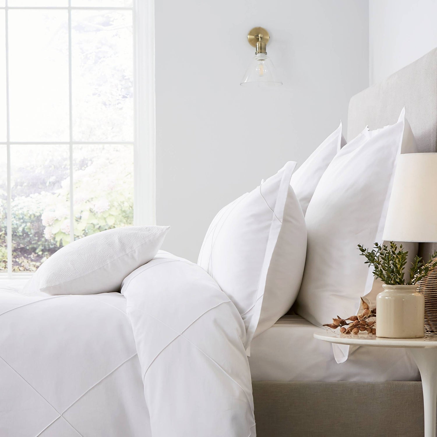 Cora Bedding White