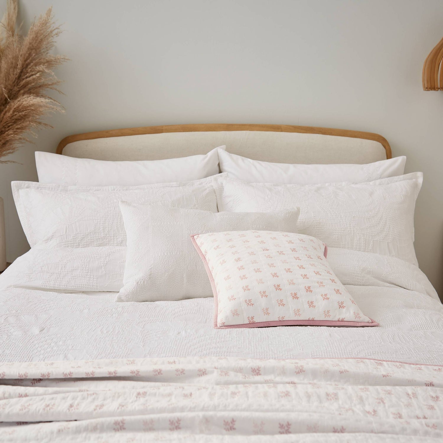 Iris Bedding White