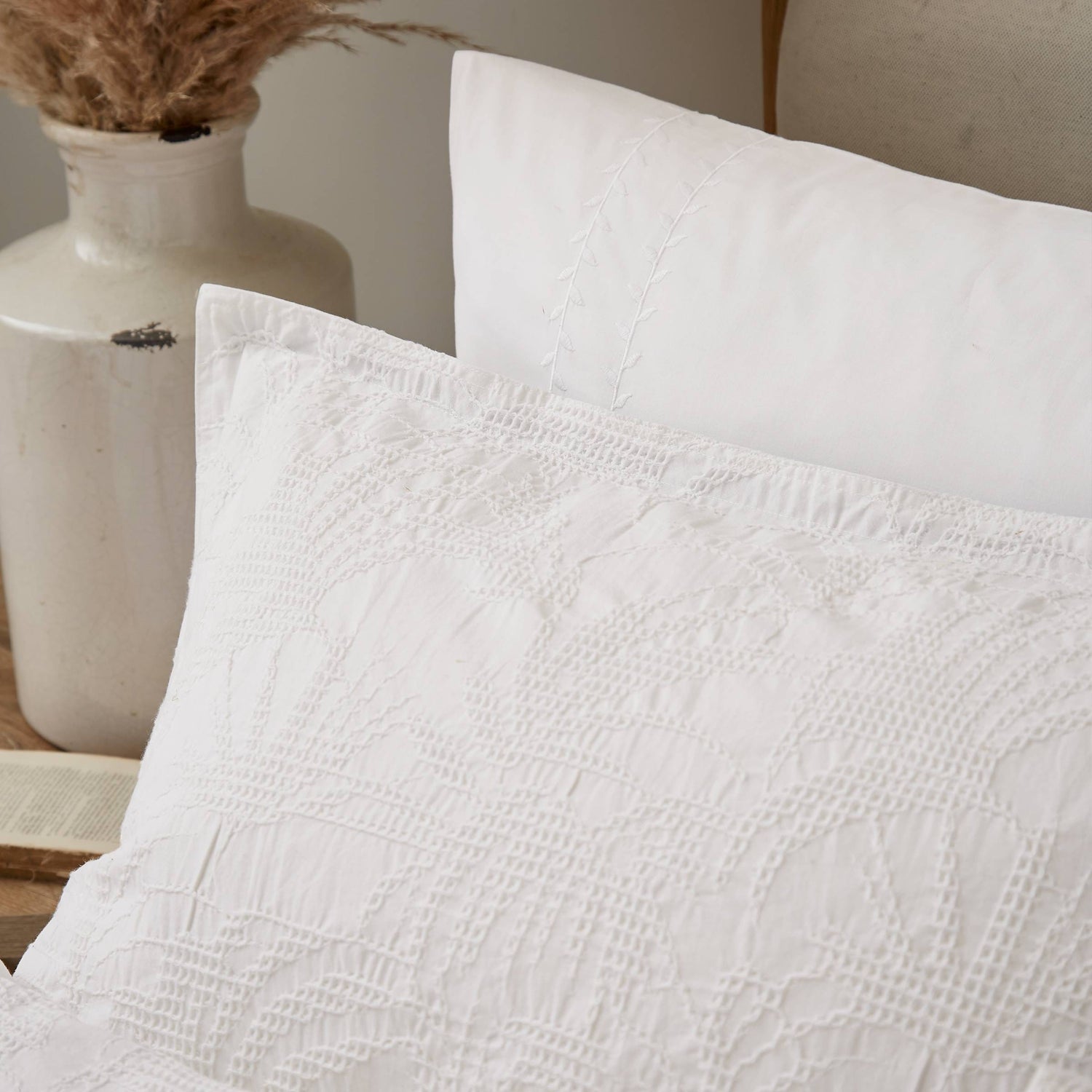 Iris Bedding White